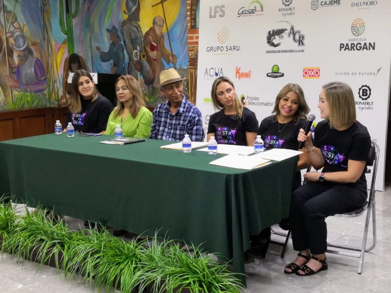 INVITAN-A-LAS-Y-LOS-JOVENES-A-LA-FIESTA-DEL-SIGLO