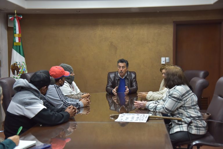 SE-REUNE-ALCALDE-CON-INTEGRANTES-1