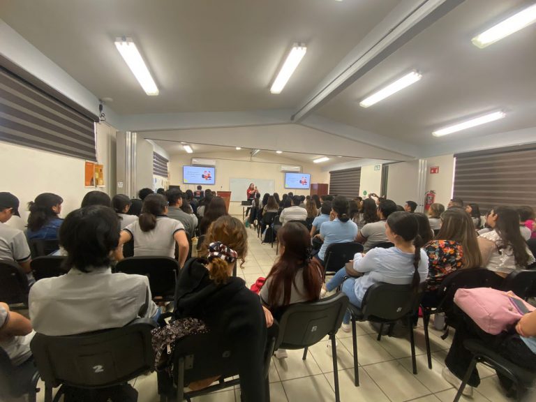 MÁS DE CIEN JÓVENES (1)