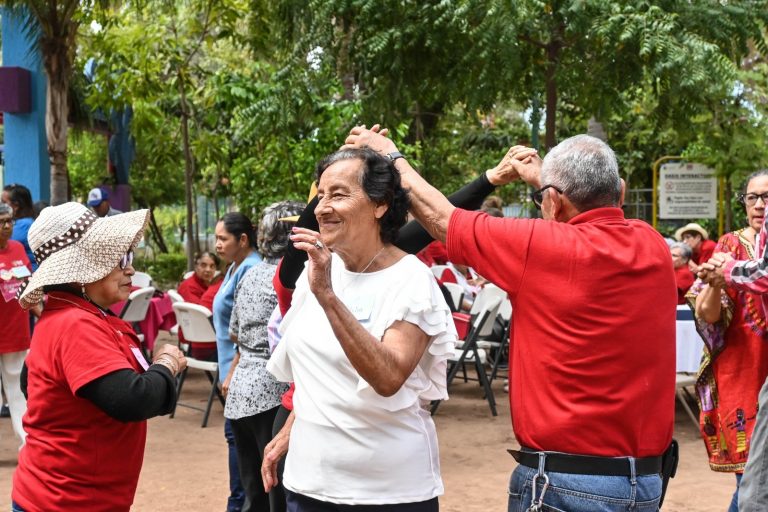 ABUELAS-Y-ABUELOS-DE-INAPAM-1