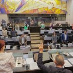 Aprueba Congreso renuncia