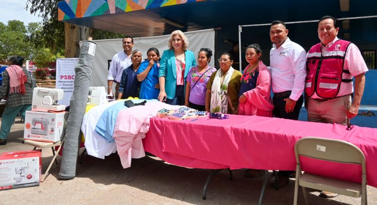 REALIZAN ENTREGA DE PROYECTOS3