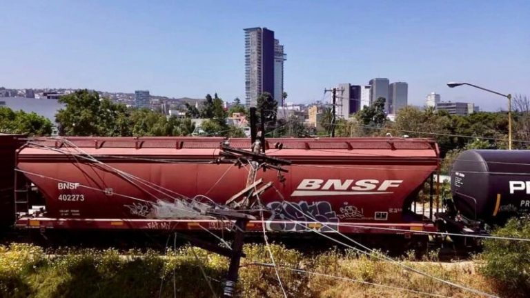 tren-choca-derriba-postes-1-101150-800x450