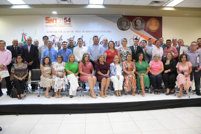 RECONOCE-LAMARQUE-CANO-A-MAESTRAS3