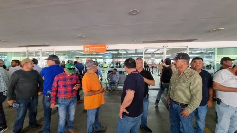 bloqueos-aeropuerto-culiacan-094102-1024x576-1
