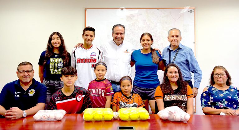 Entrega-Tono-Astiazaran-apoyo-economico-a-deportistas