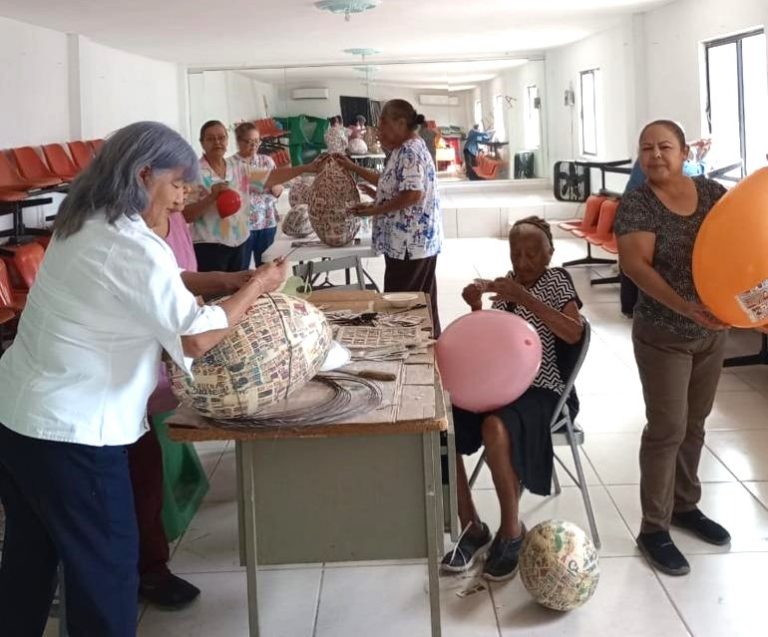 ELABORACION-DE-PINATAS-3
