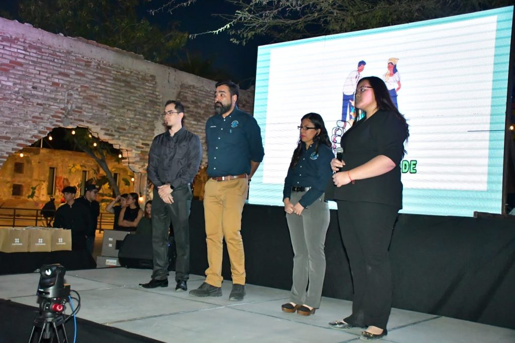 JÓVENES EXPONEN PROYECTOS A FAVOR DEL MEDIO AMBIENTE EN EL SMART CITY HACKATHON 2024