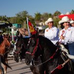 CELIDA Y FROYLÁN CABALGAN 1
