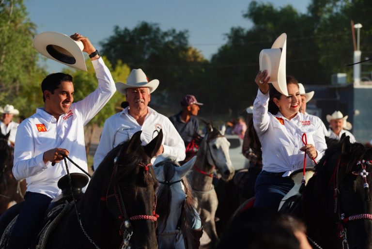CELIDA Y FROYLÁN CABALGAN 2