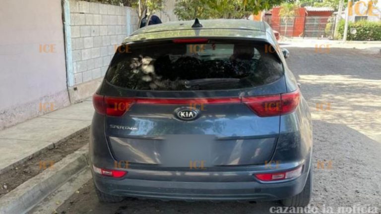 ASEGURAN VEHÍCULO CON CARGADORES1