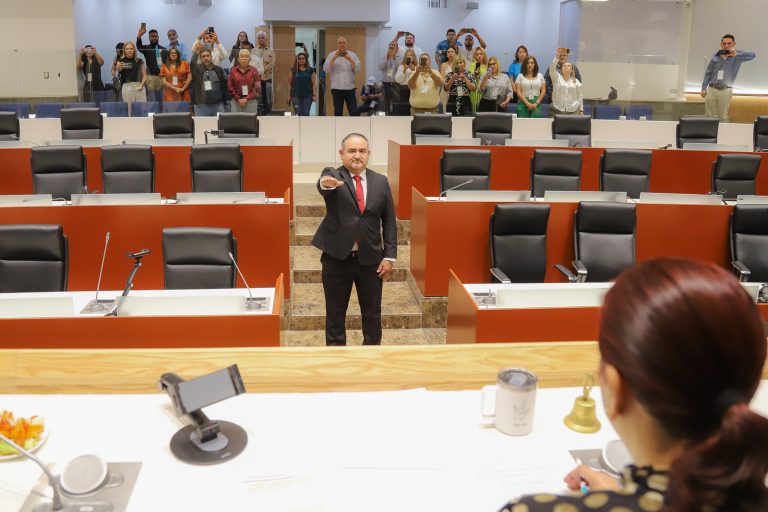 RINDE PROTESTA DIPUTADO (1)