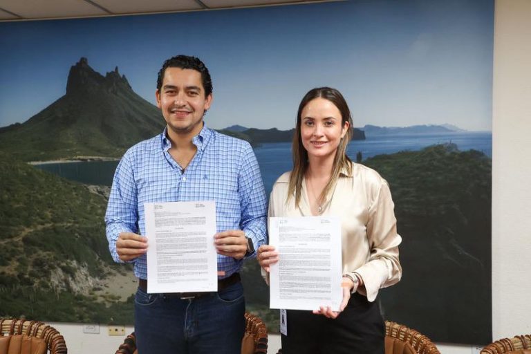TURISMO Y LA PROAES FIRMAN