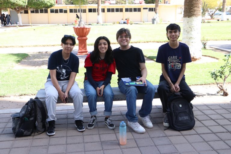 A la Comunidad Universitaria (3)