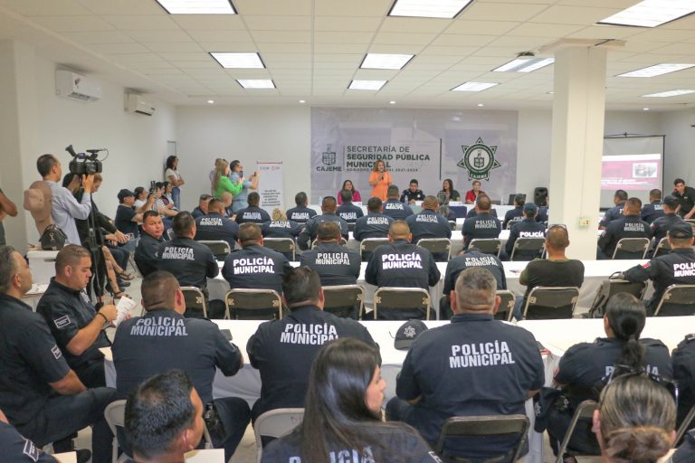 CAPACITAN A POLICÍA (5)