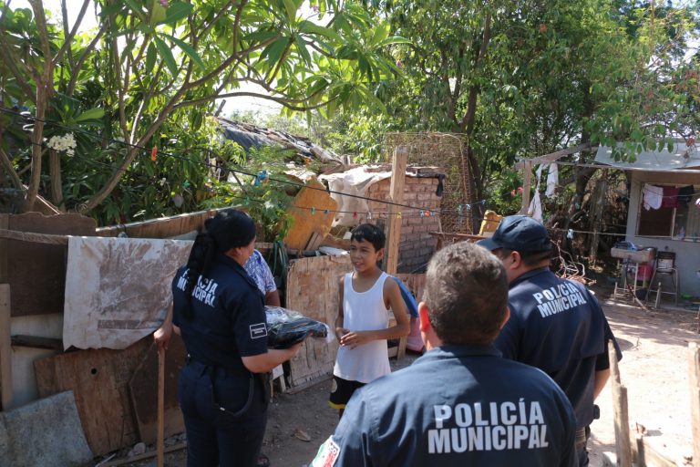SE SUMAN POLICÍAS (4)
