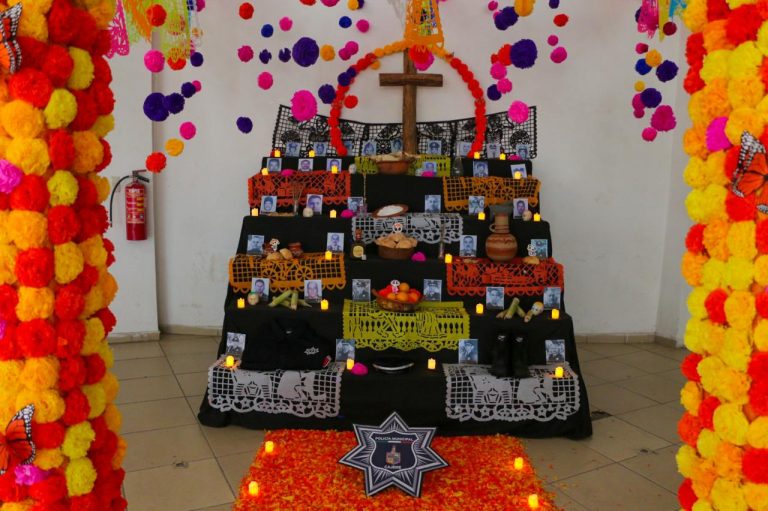 COLOCAN TRADICIONAL ALTAR (1)
