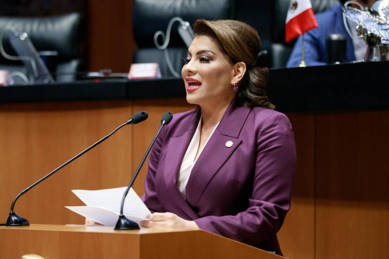 Lorenia Valles