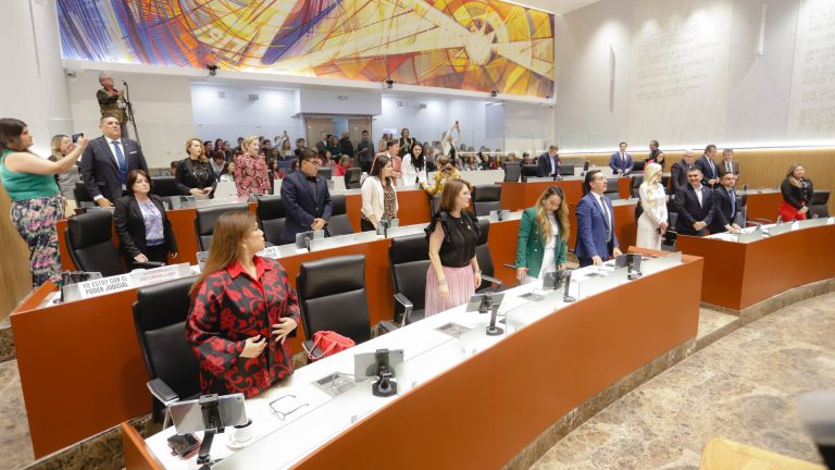 APRUEBA CONGRESO