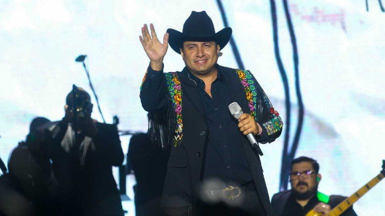 julion-alvarez-cancelan-visa