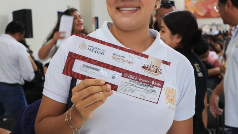 beneficiaria-de-las-becas-benito-juarez-y-rita-cetina