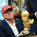 donald-trump-con-trofeo-del-mundial