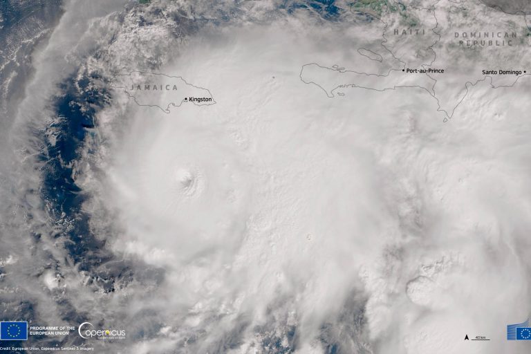 huracan-melissa-27oct25-1