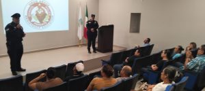 REALIZAN PLÁTICA (1)