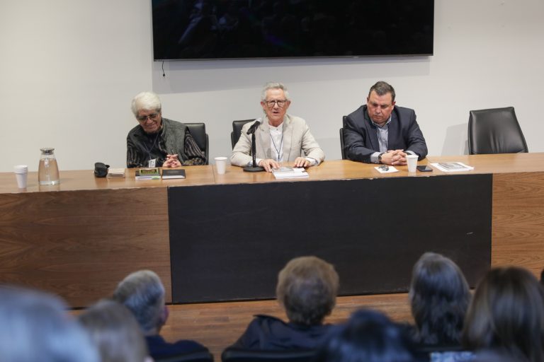 PRESENTAN EN EL CONGRESO (1)