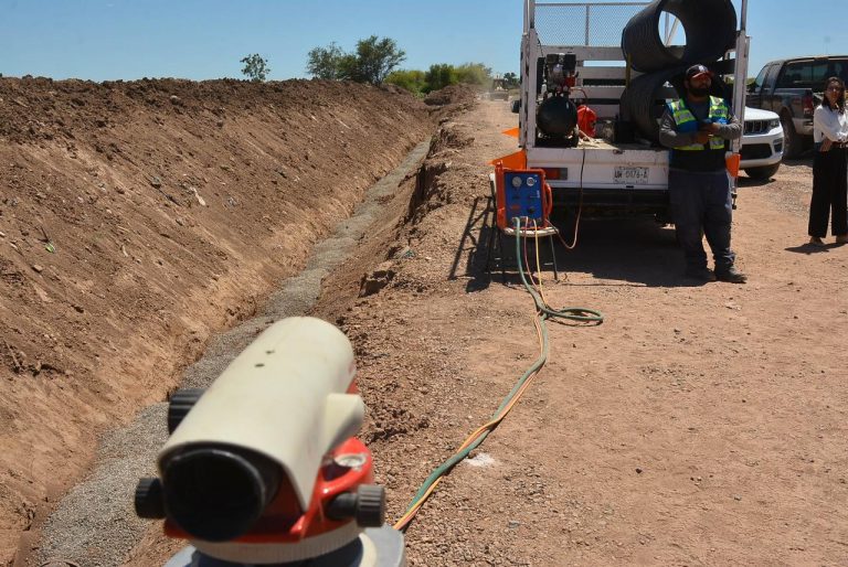 CON LA CONSTRUCCIÓN DE DOS (3)