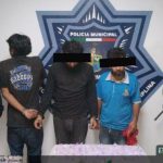 detienen a 3 personas