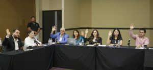 Aprueban en comisiones (2)