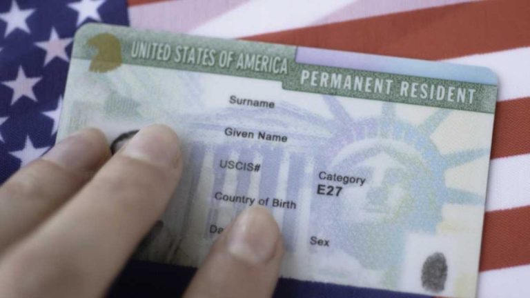 salir-de-ee.-uu.-para-tramitar-la-green-card-