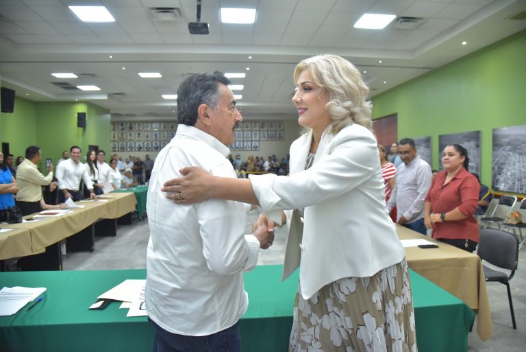 CLAUDIA FABIOLA SANTACRUZ AVILÉS ASUME