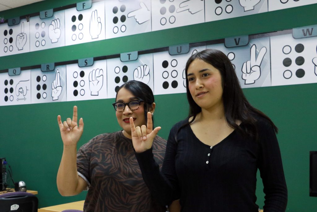 CURSO-DE-LENGUA-DE-SENAS-MEXICANA-EN-UNISON-2-1024x683.jpg