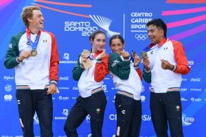 Rosa Tapia con el equipo mixto